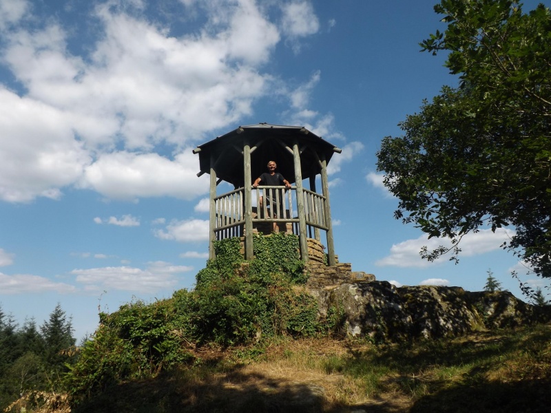 Fichier:Gloriette à Montmelard.jpeg