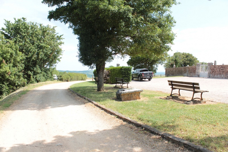Fichier:BurgyEgliseExt (2).JPG