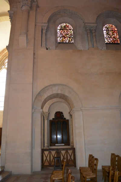 Fichier:TournusAbbatialeInt (107).JPG