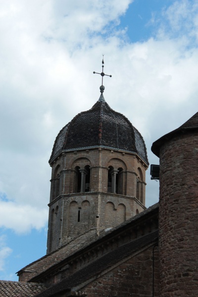 Fichier:CharnayEgliseExt (30).JPG