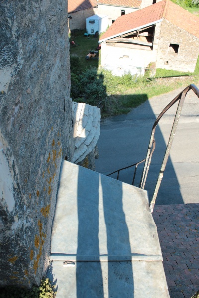 Fichier:DonzyLePertuisEgliseClocher (2).JPG