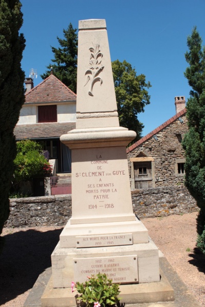 Fichier:SaintClémentSurGuyeEgliseExt (24).JPG