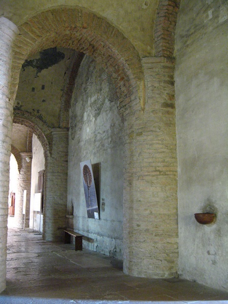 Fichier:TournusAbbatialeInt (125).JPG