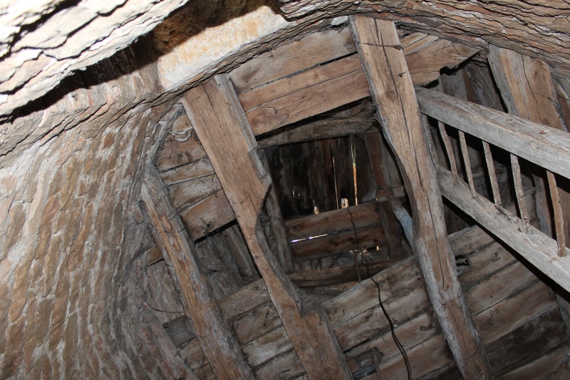 Fichier:StAlbainEgliseClocherPigeonnier (1).JPG