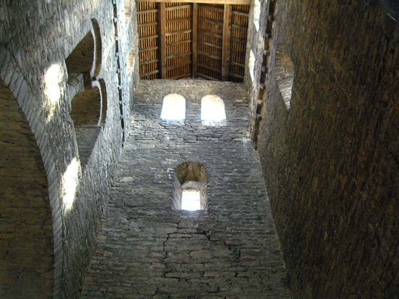 Fichier:TournusAbbatialeInt (130).JPG