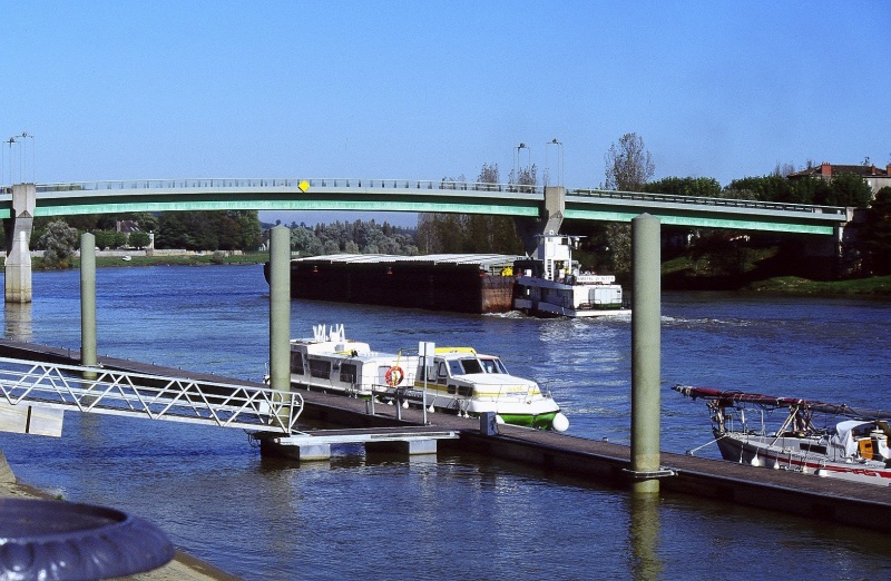 Fichier:Tournus--Pont-Saone.JPG