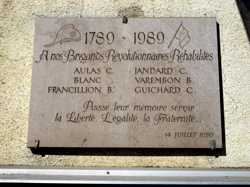 Fichier:Azé-Plaque-Revolutionnaires.jpg