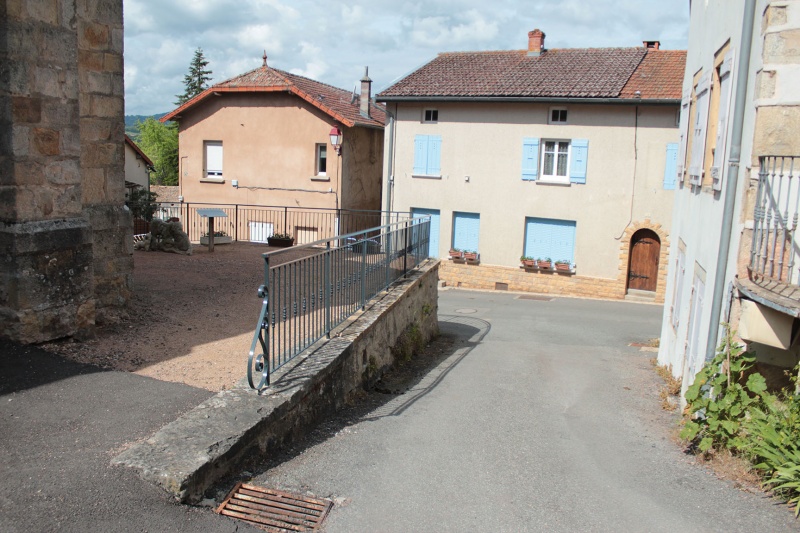 Fichier:TramblyEgliseExt (8).JPG