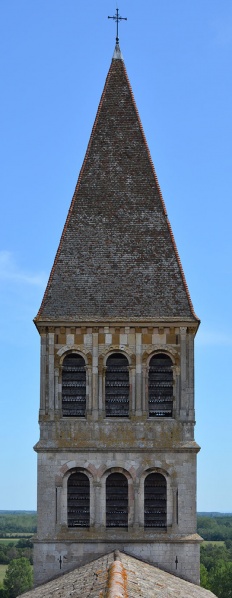 Fichier:TournusAbbatialeExt (76).JPG