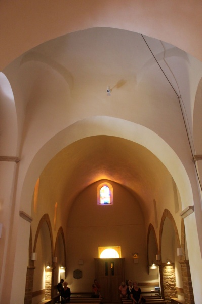 Fichier:TaizéEgliseInt (20).JPG