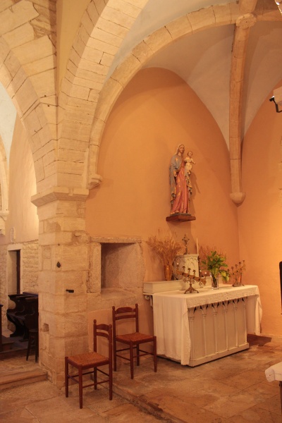 Fichier:MontbelletEgliseInt (84).JPG