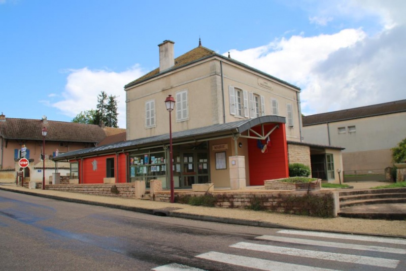 Fichier:Mairie de Chardonnay.jpeg