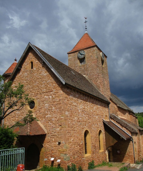 Fichier:LeynesEglise.JPG