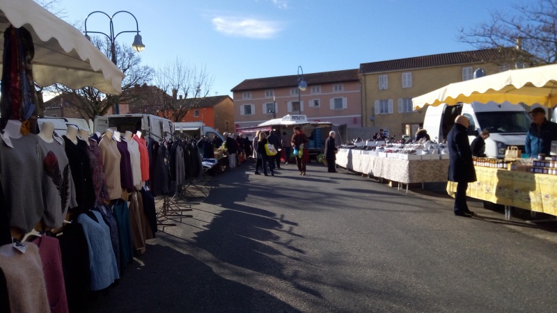 Fichier:Le marché de Charnay.jpg