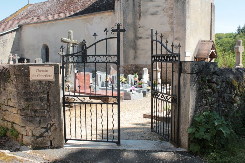 Fichier:ChevagnySurGuyeEgliseExt (4).JPG