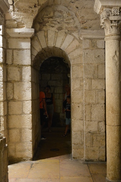 Fichier:TournusAbbatialeInt (43).JPG