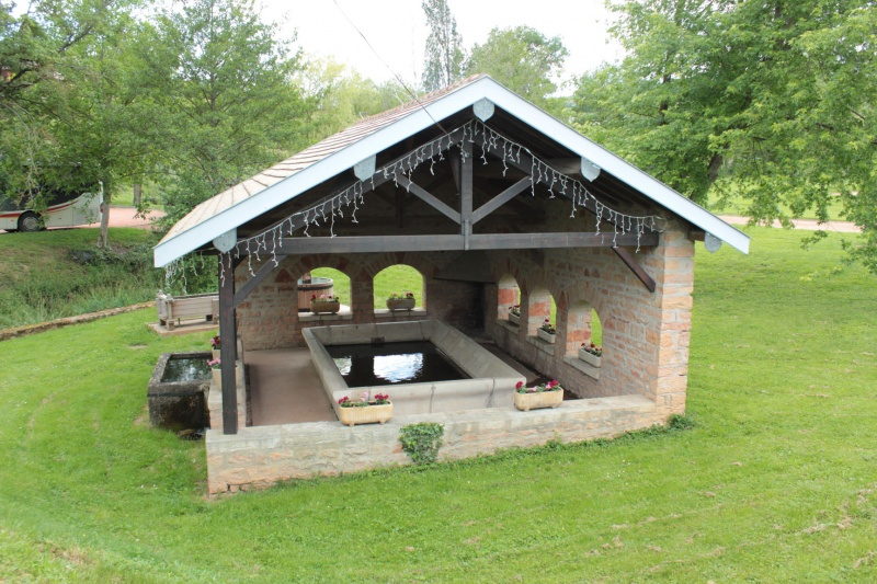 Fichier:Lavoir Saint Vérand (1).JPG
