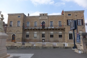 Mairie de La Chapelle-de-Guinchay.jpeg