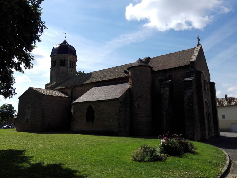 Fichier:CharnayEgliseExt (88).jpg