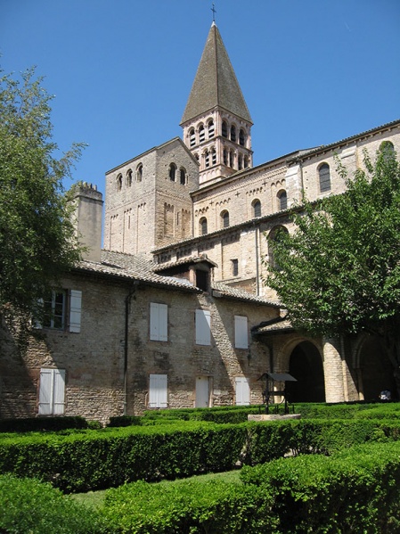 Fichier:TournusAbbatialeExt (49).JPG