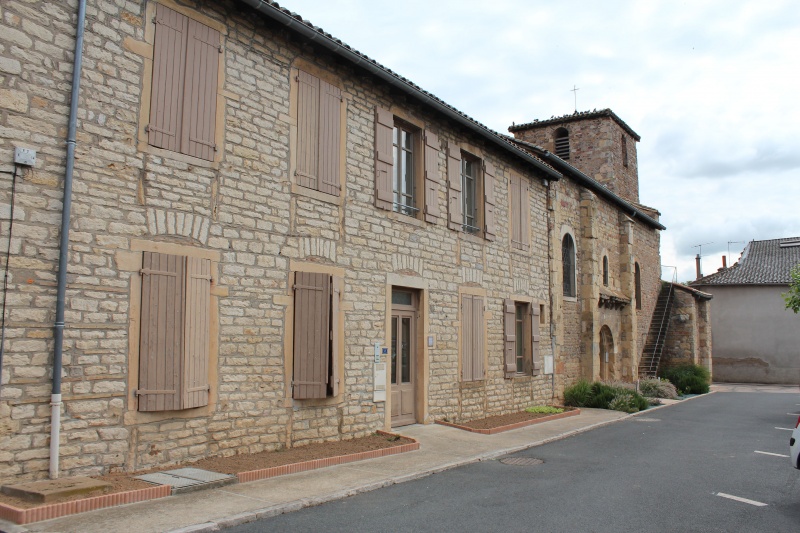 Fichier:SaintRomainDesIlesEglise (2).JPG