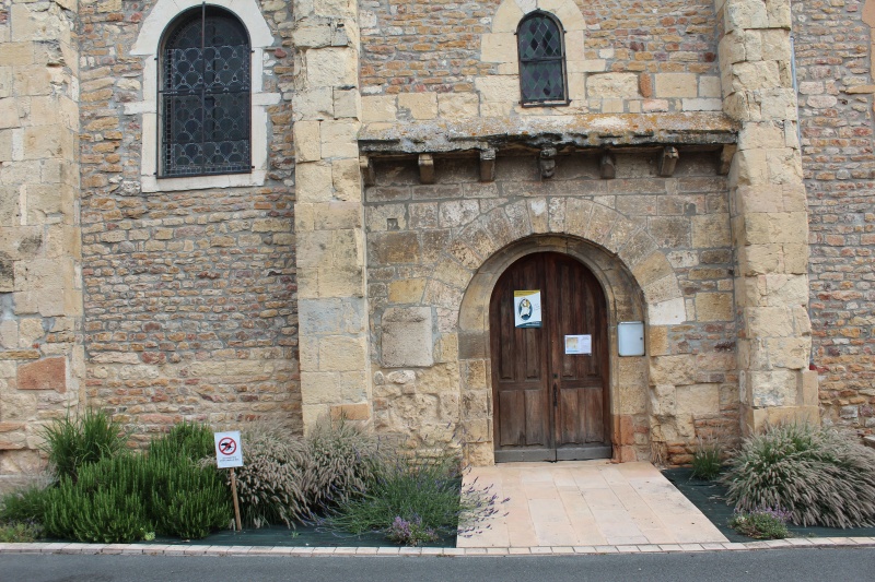 Fichier:SaintRomainDesIlesEglise (4).JPG