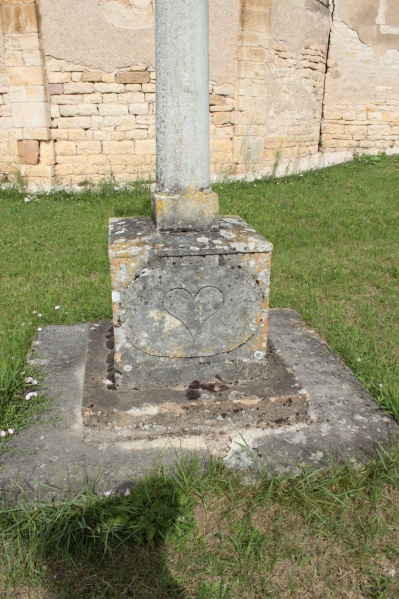 Fichier:SalornayEgliseExt (39).JPG