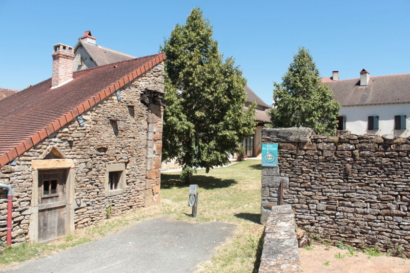 Fichier:SaintClémentSurGuyeEgliseExt (70).JPG